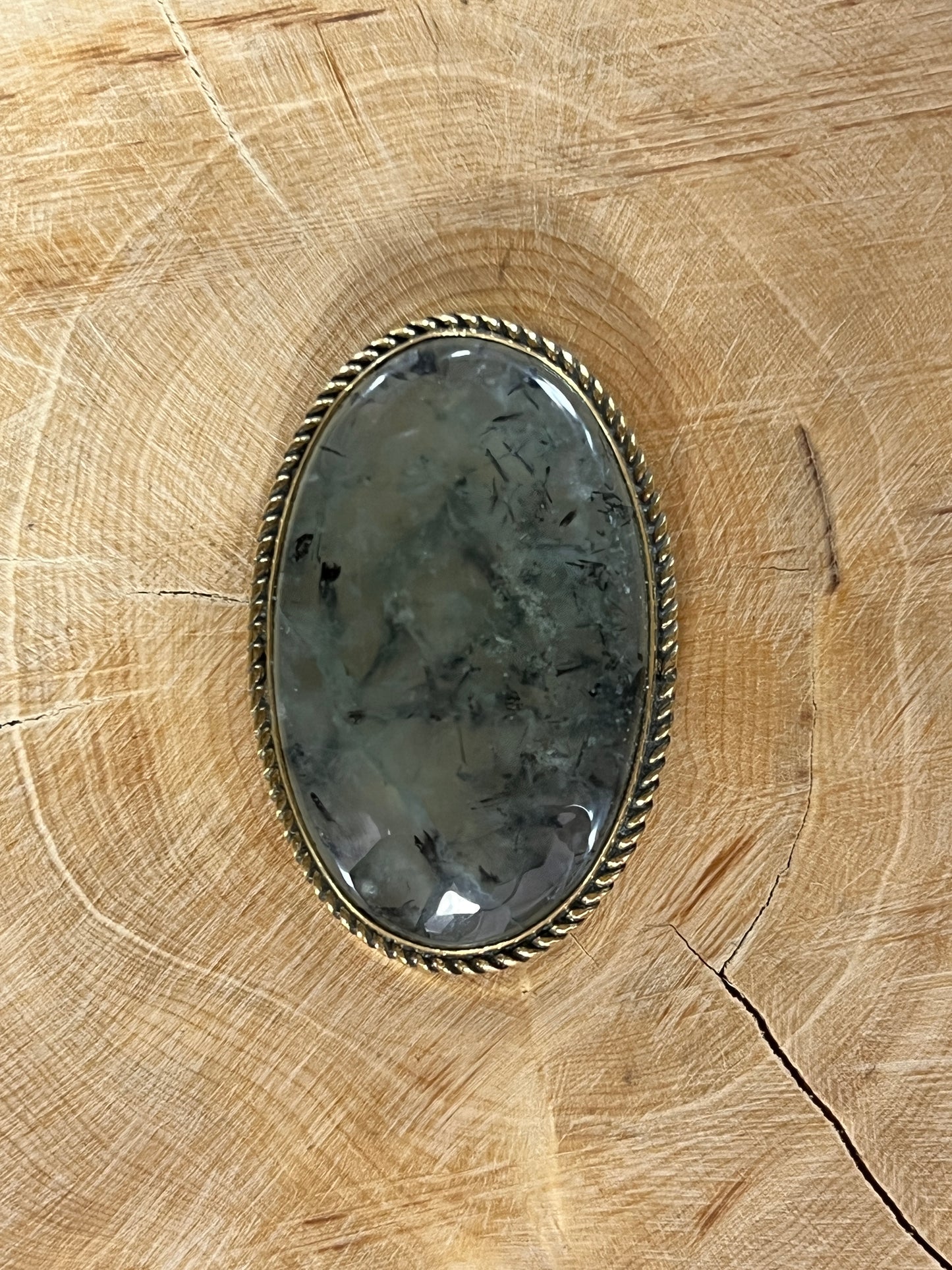 Préhnite Rutile sertie doré n°D5 (3,9cm x 2,6cm)