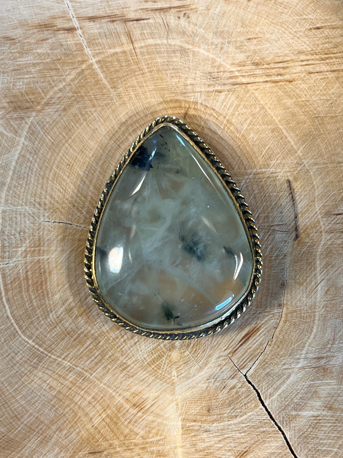 Préhnite Rutile sertie doré n°D4 (3,7cm x 2,9cm)
