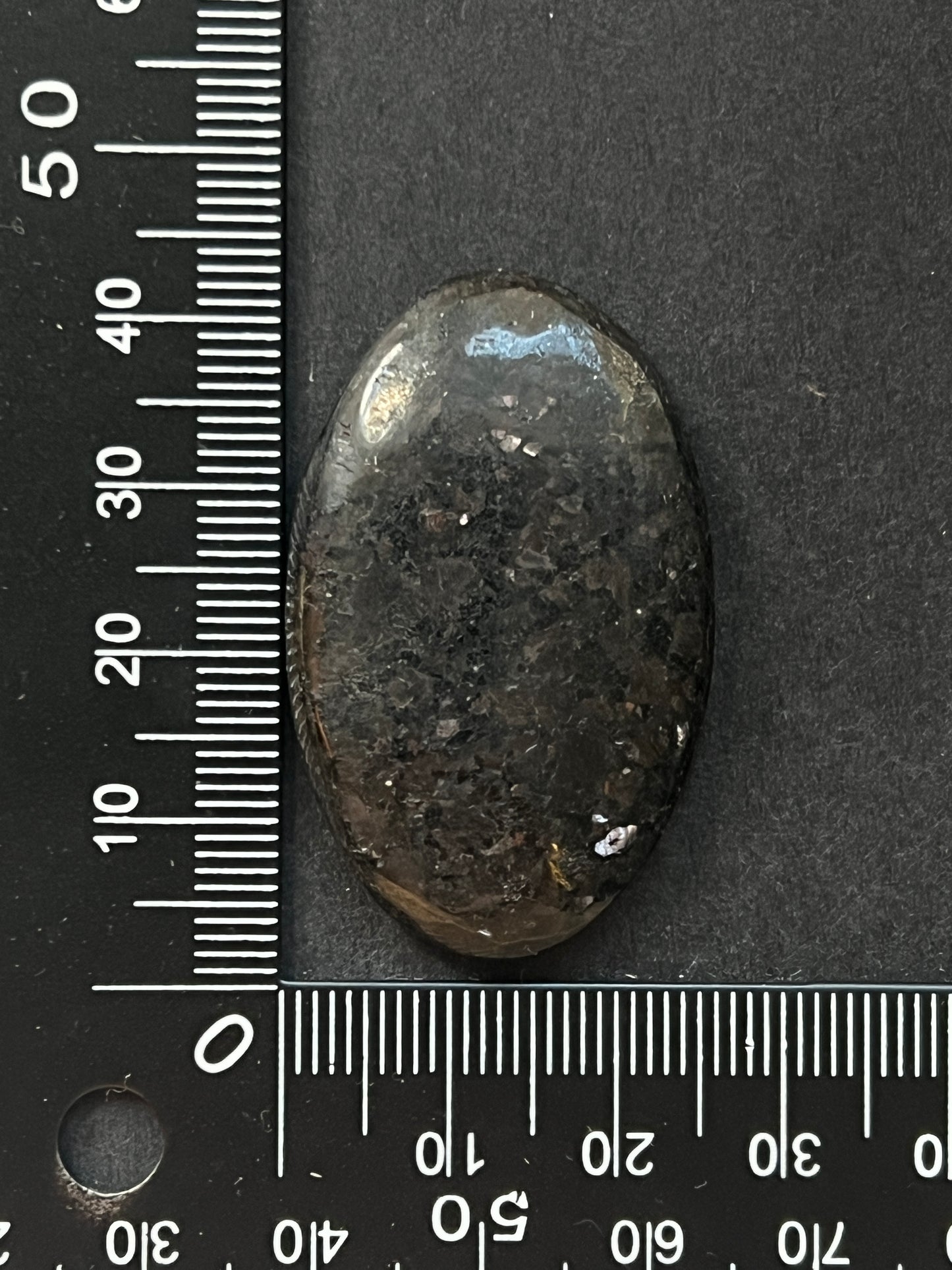 Nuummite n°4 (4,5cm x 2,5cm)