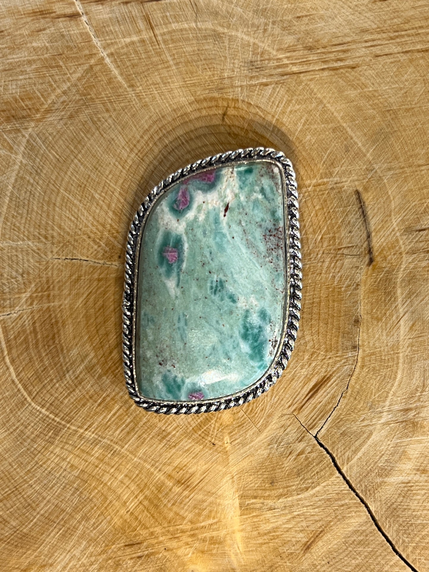 Rubis Fuschite sertie argenté n°A5 (3,4cm x 2,3cm)