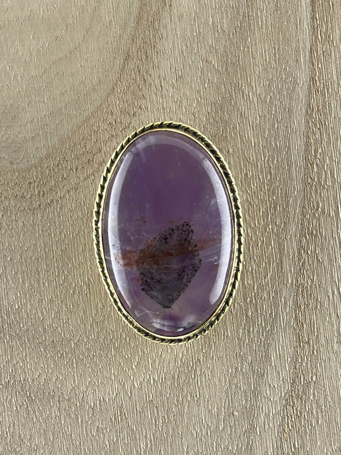 Améthyste sertie doré n°D5 (4cm x 2,6cm) - Solyluna Macramé