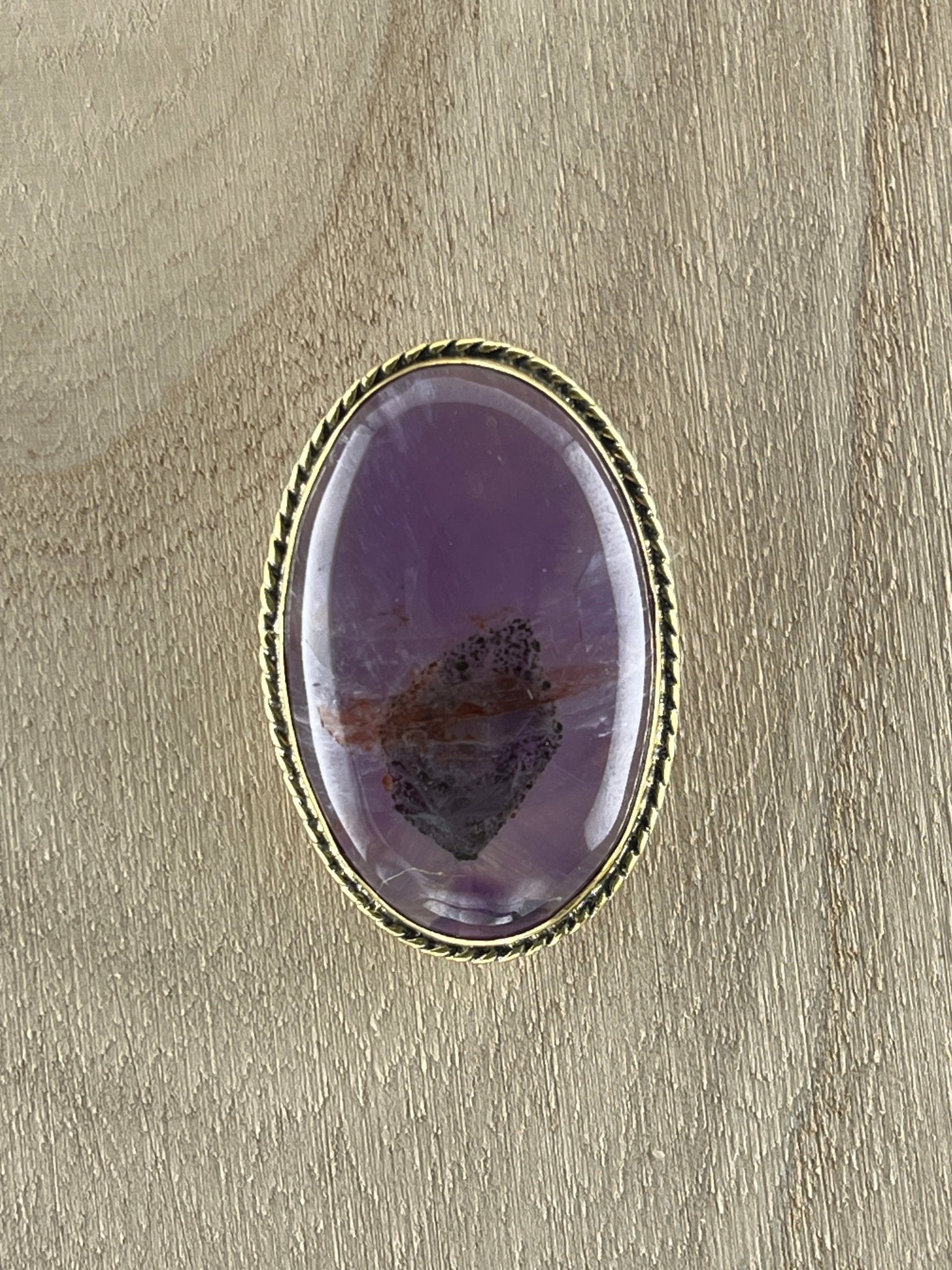 Améthyste sertie doré n°D5 (4cm x 2,6cm) - Solyluna Macramé