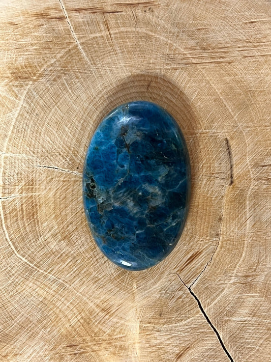 Apatite n°1 (3,7cm x 2,3cm) - Solyluna Macramé