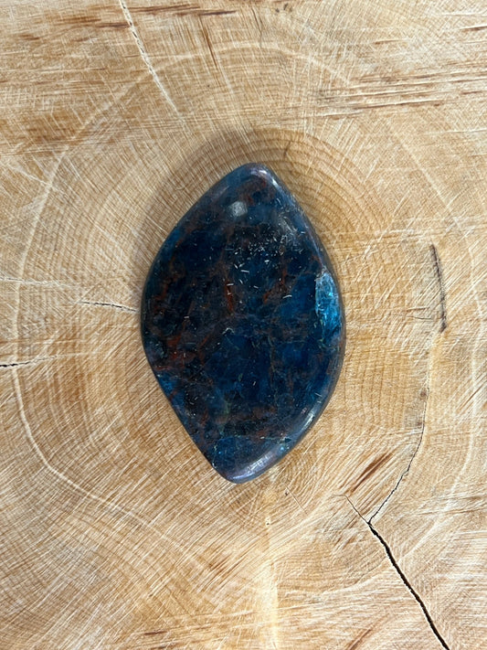 Apatite n°1 ( 3,8 cm x 2,4 cm ) - Solyluna Macramé