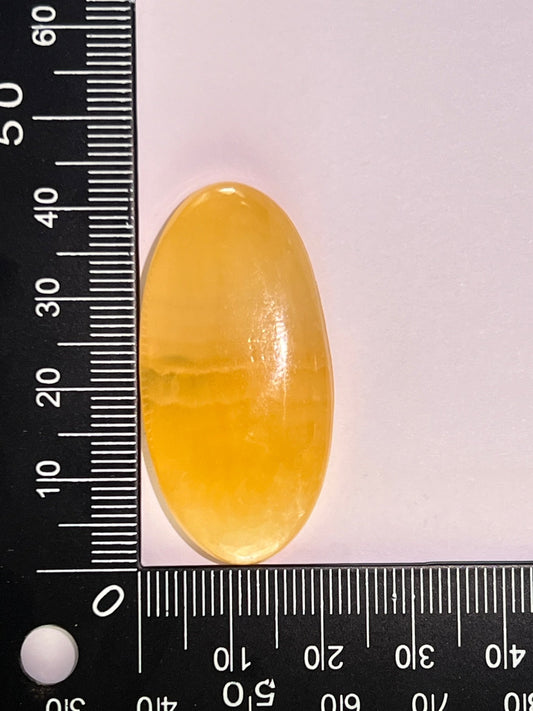 Aragonite Jaune n°2 (4,2cm x 2,2cm) - Solyluna Macramé