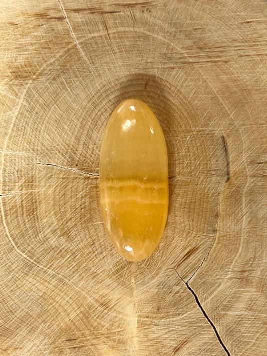 Aragonite Jaune n°3 (3,7cm x 1,6cm) - Solyluna Macramé