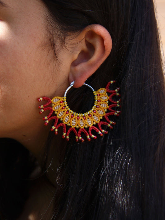 Boucles d'oreilles Margarita rouges et dorées - Solyluna Macramé