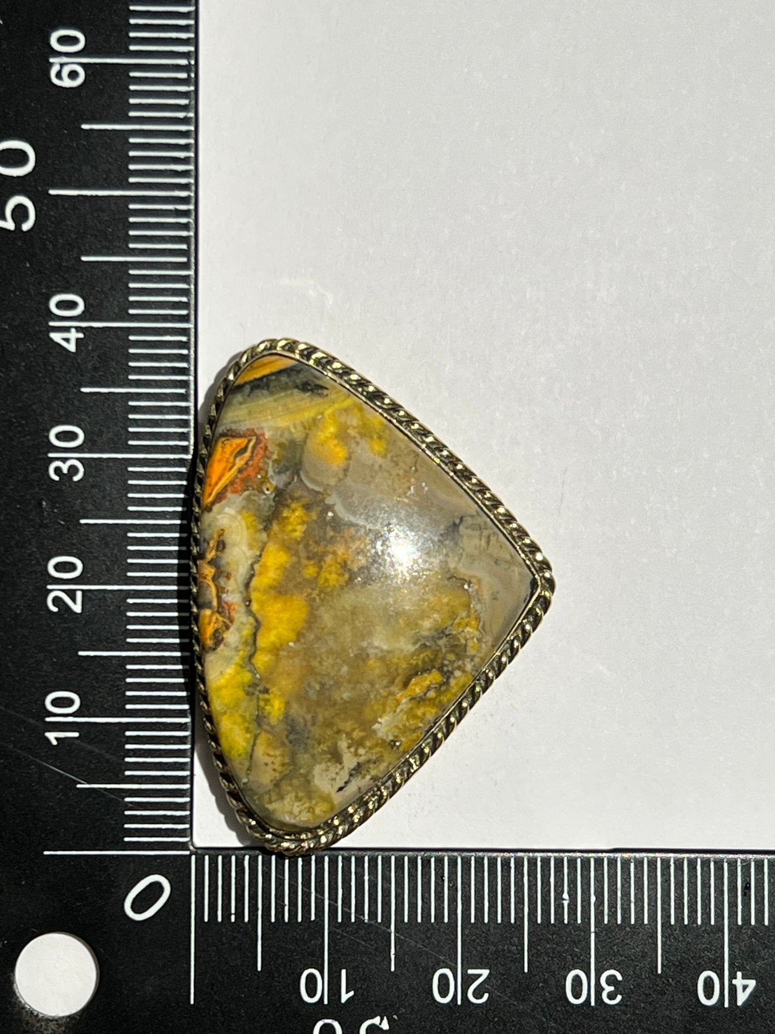 Bumble Bee sertie doré n°D5 (3,8cm x 2,7cm) - Solyluna Macramé