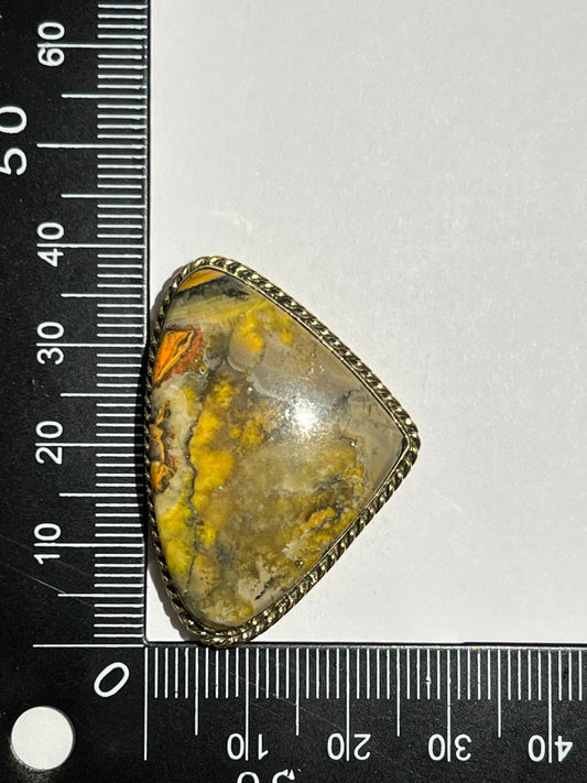 Bumble Bee sertie doré n°D5 (3,8cm x 2,7cm) - Solyluna Macramé