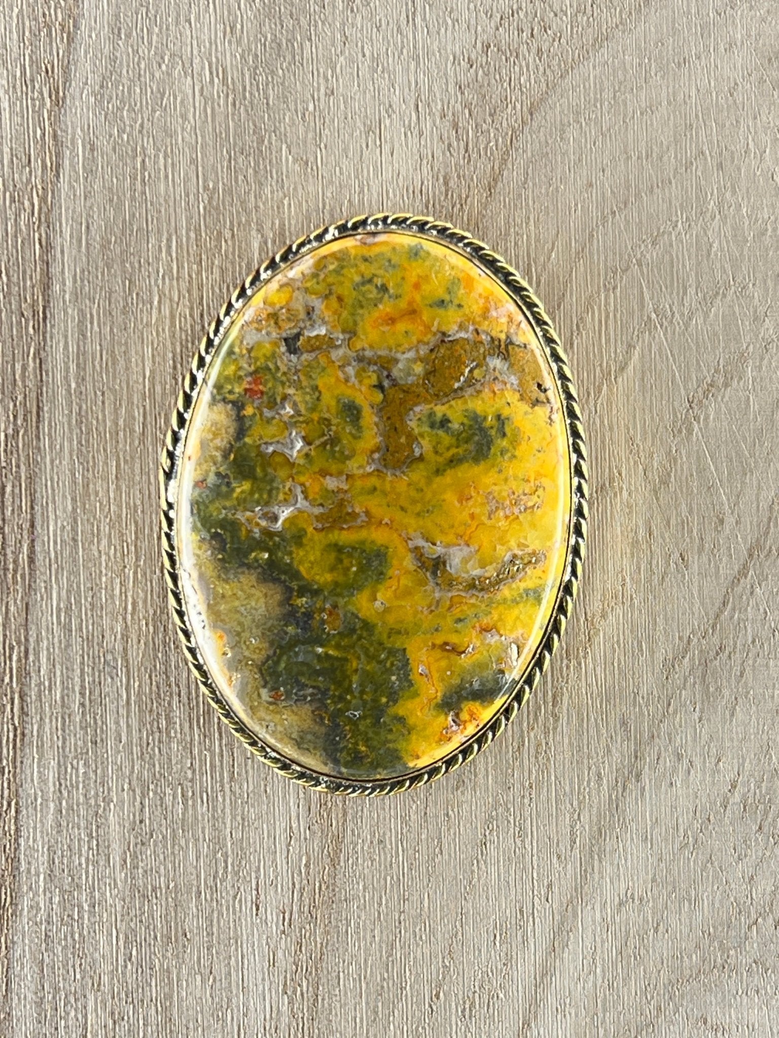 Bumble Bee sertie doré n°D4 (4,4cm x3,2cm) - Solyluna Macramé