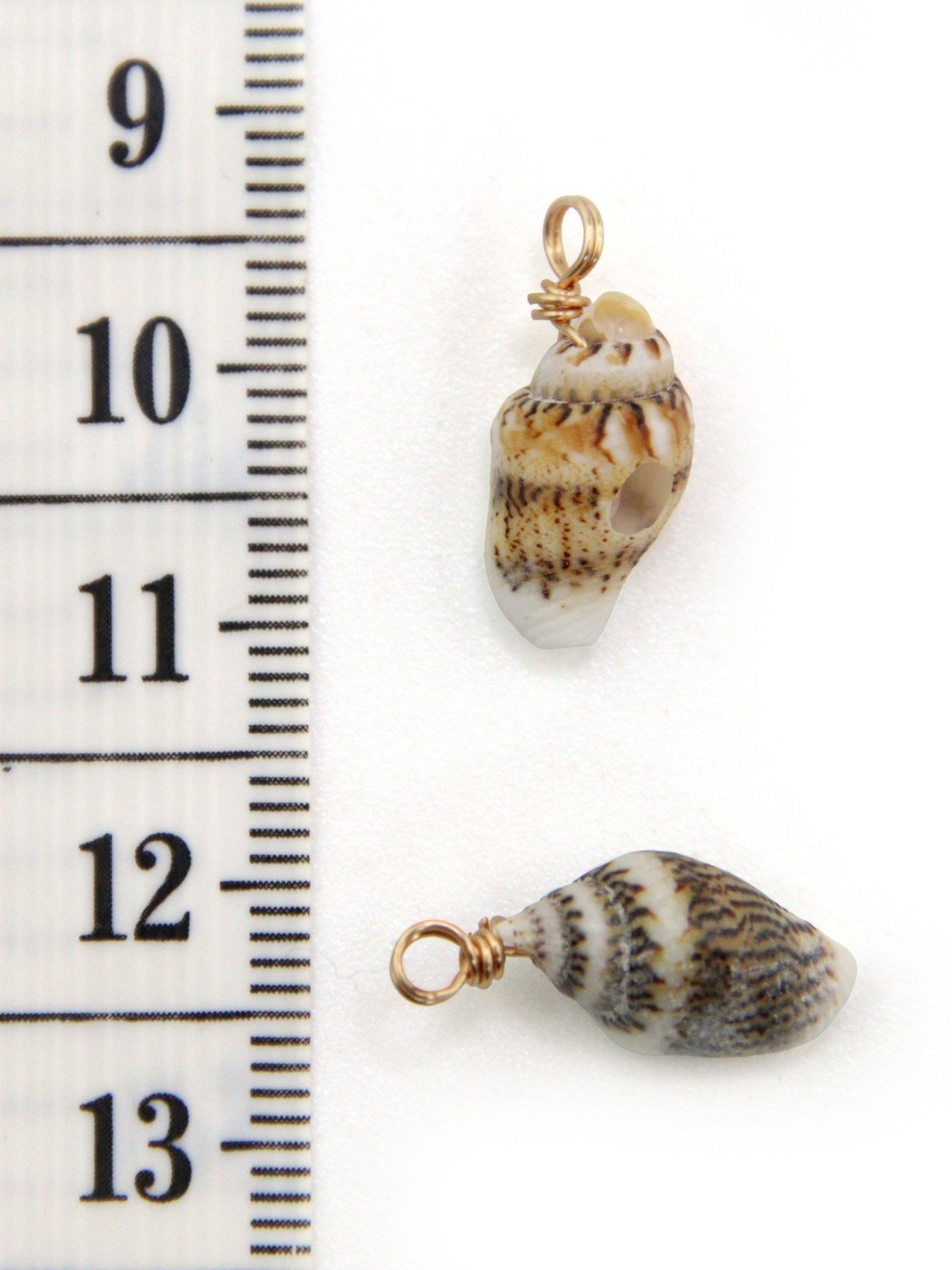Charm coquillage naturel anneau or 15 mm - Solyluna Macramé