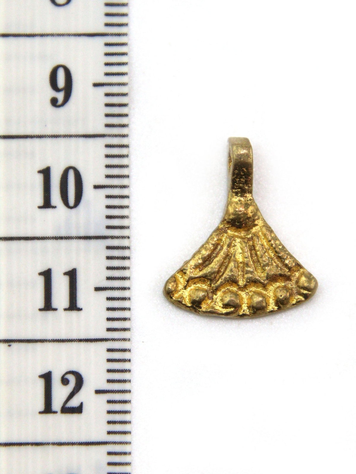 Charm éventail goutte indien laiton 18 mm - Solyluna Macramé