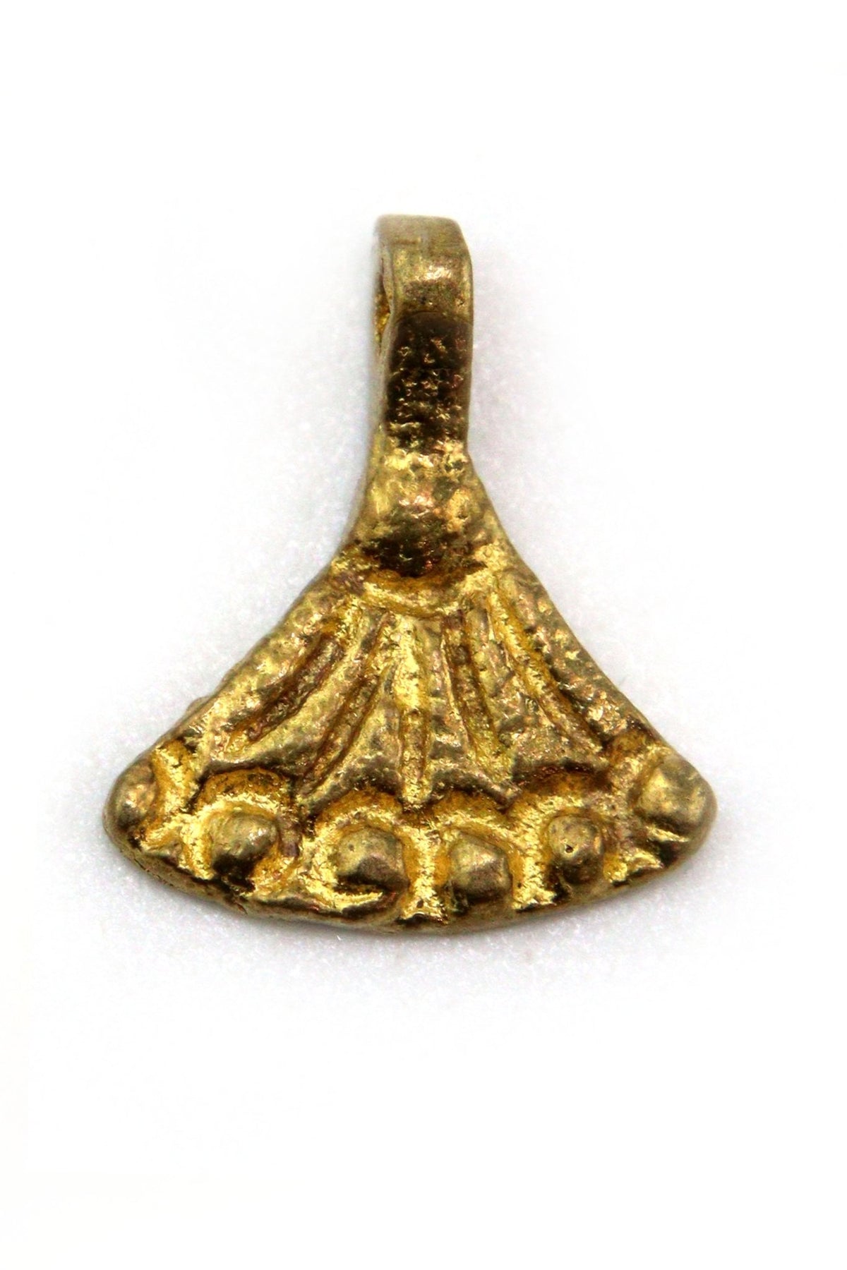 Charm éventail goutte indien laiton 18 mm - Solyluna Macramé