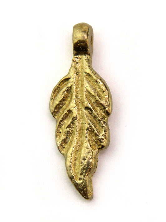 Charm feuille de vigne indien laiton 27 mm - Solyluna Macramé
