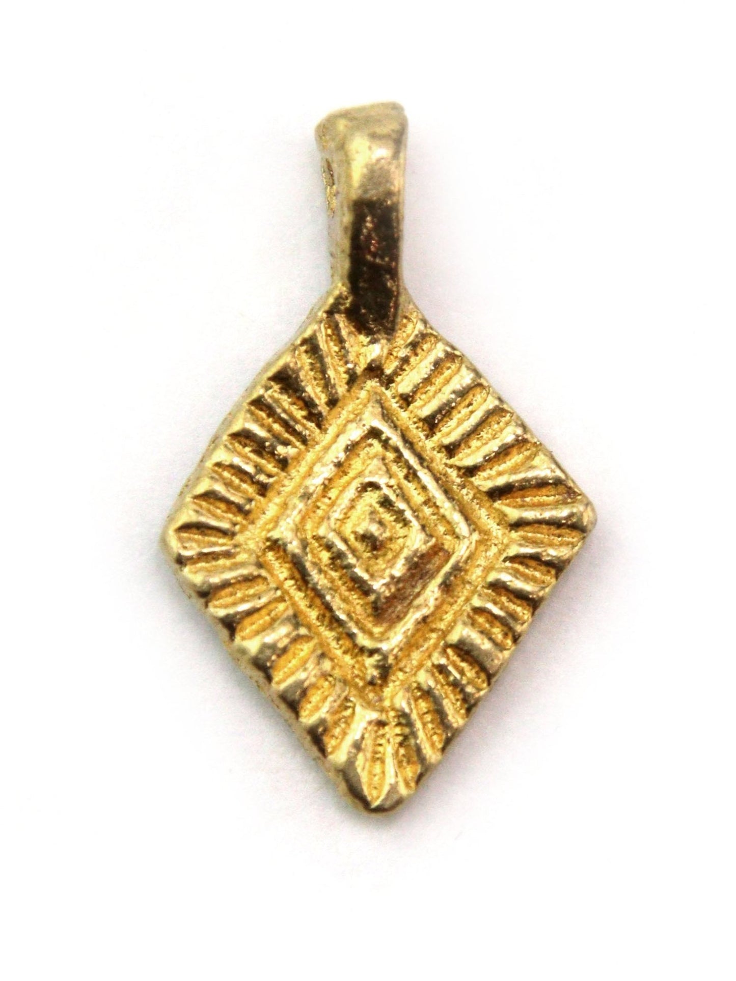 Charm losange strié indien laiton 20 mm - Solyluna Macramé