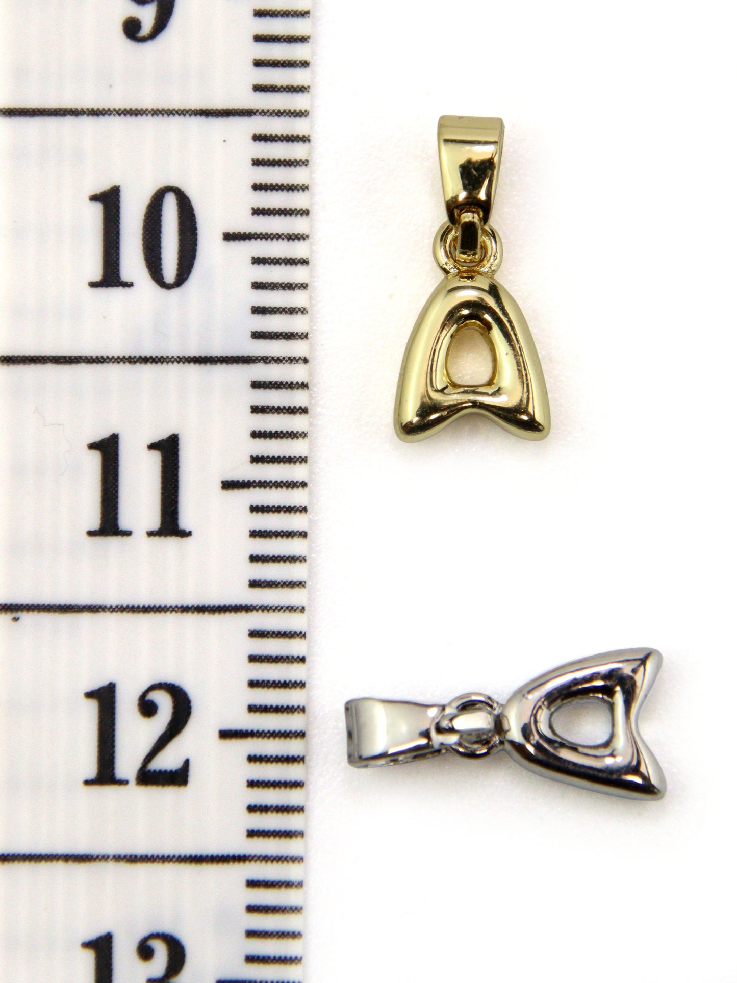Charm lettres A-Z laiton 10 mm