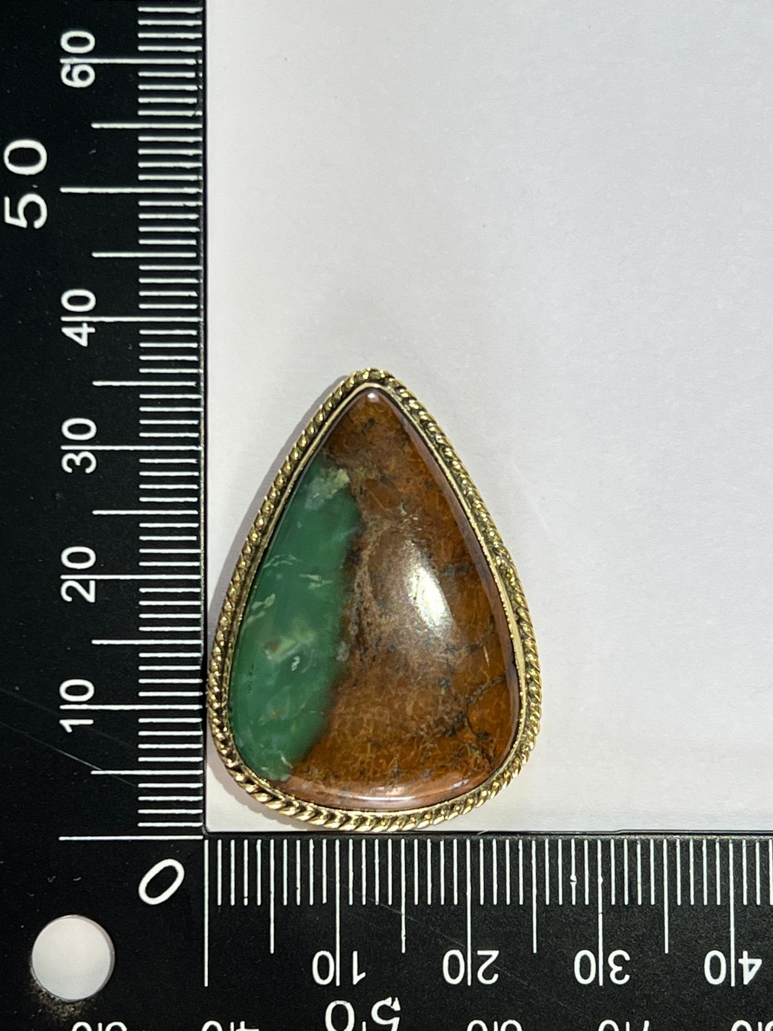 Chrysoprase sertie doré n°D5 (3,5cm x 2,5cm) - Solyluna Macramé