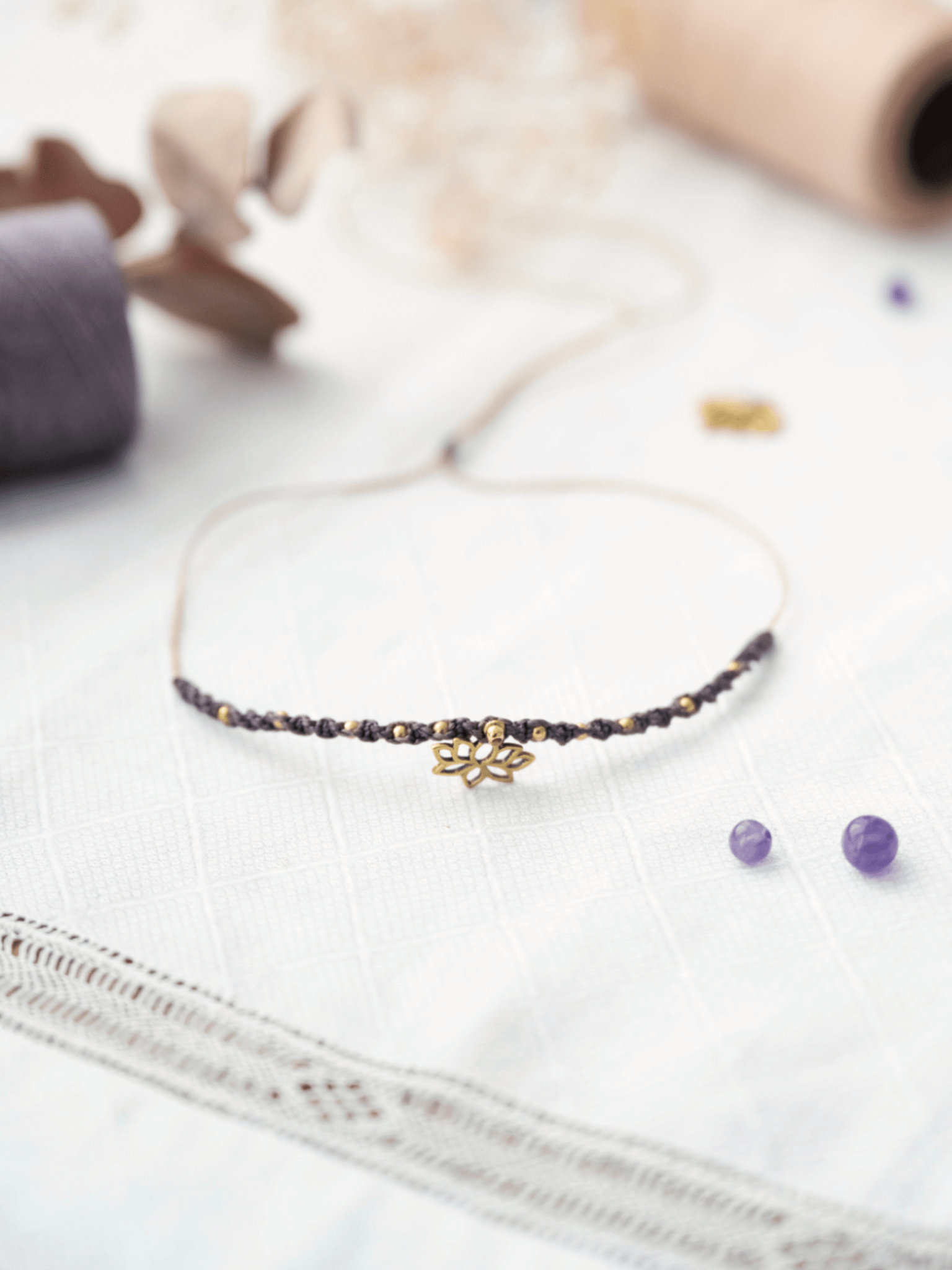 Collier Lotus - Le Livre Solyluna - Solyluna Macramé