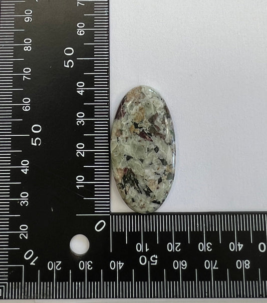 Eudialyte n°2 (4cm x 2,2cm) - Solyluna Macramé