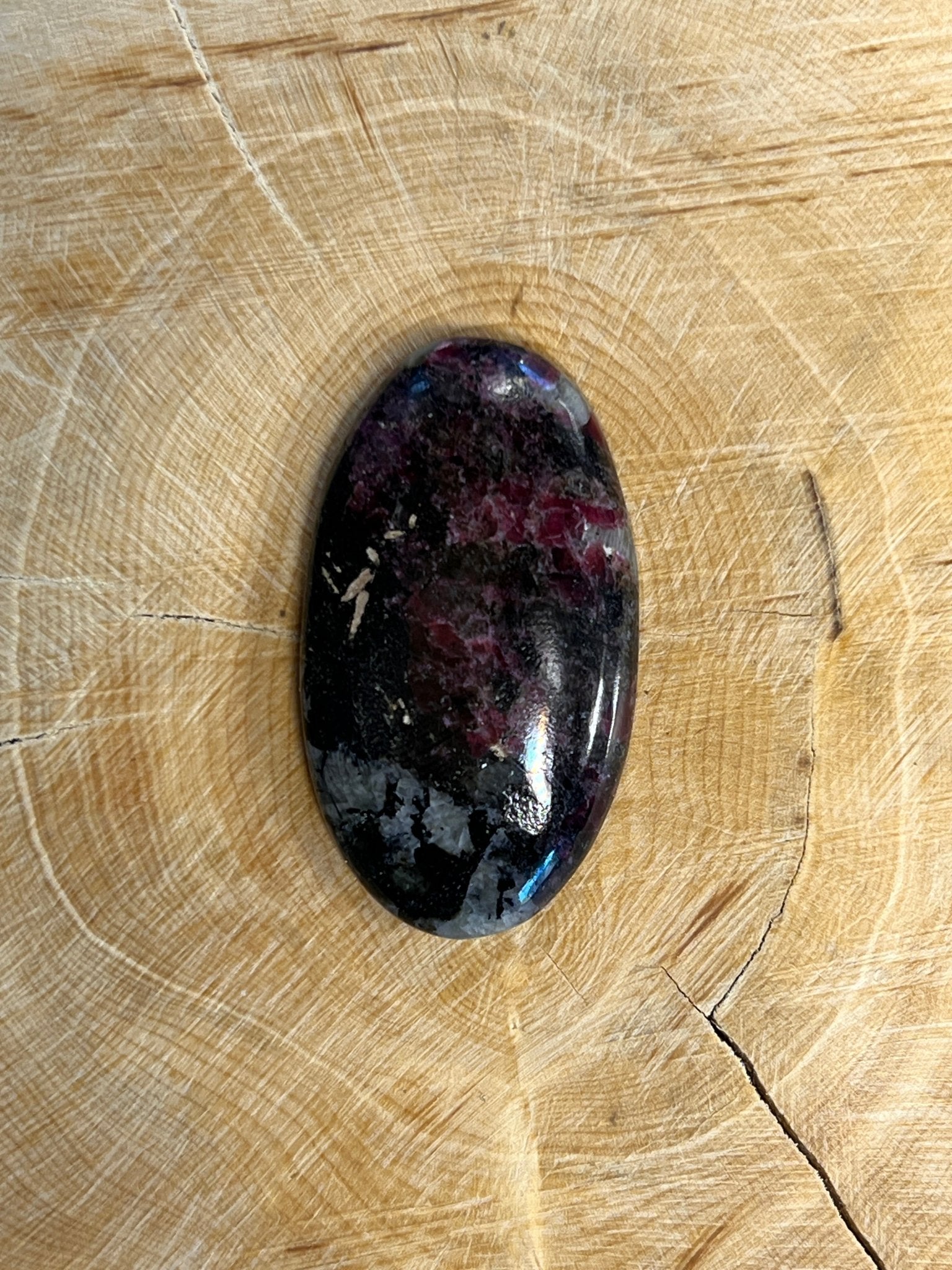 Eudialyte n°4 (3,7cm x 2,1cm) - Solyluna Macramé
