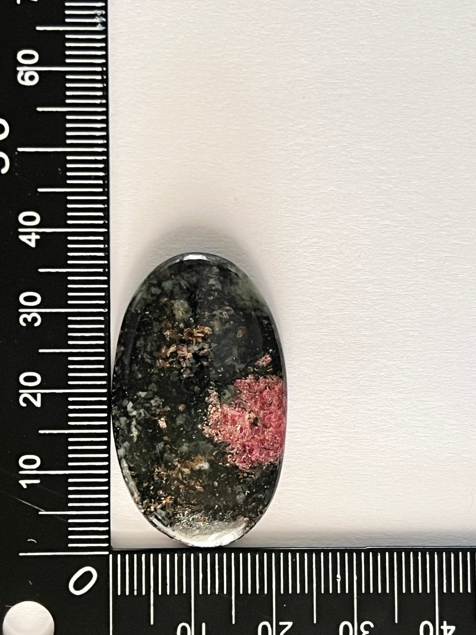Eudialyte n°5 (3,6cm x 2,1cm) - Solyluna Macramé