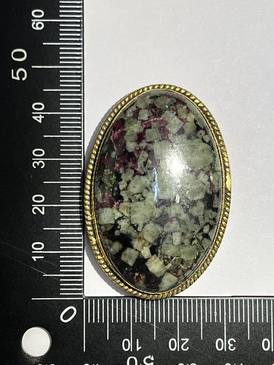 Eudialyte sertie doré n°D1 (4,5cm x 3,1cm) - Solyluna Macramé