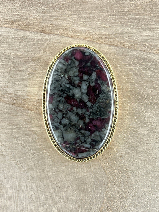 Eudialyte sertie doré n°D3 (4,5cm x 2,9cm) - Solyluna Macramé