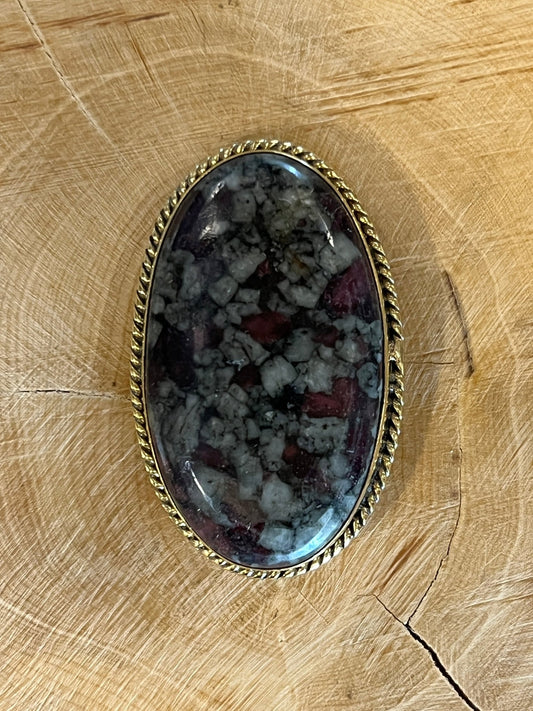 Eudialyte sertie doré n°D5 (4cm x 2,5cm) - Solyluna Macramé