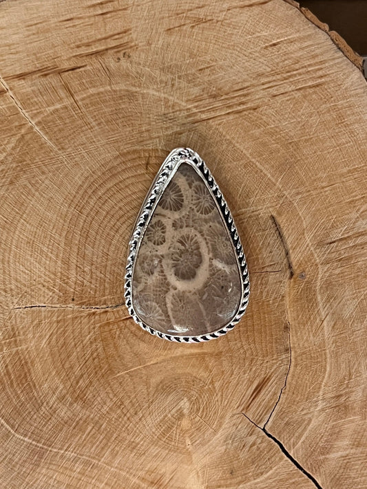Fossile Corail sertie argenté n°A2 (2,8cm x 1,7cm) - Solyluna Macramé