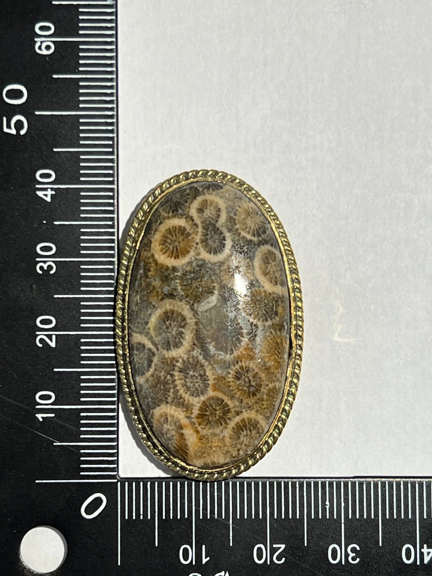 Fossile Corail sertie doré n°D2 (4,1cm x 2,4cm) - Solyluna Macramé