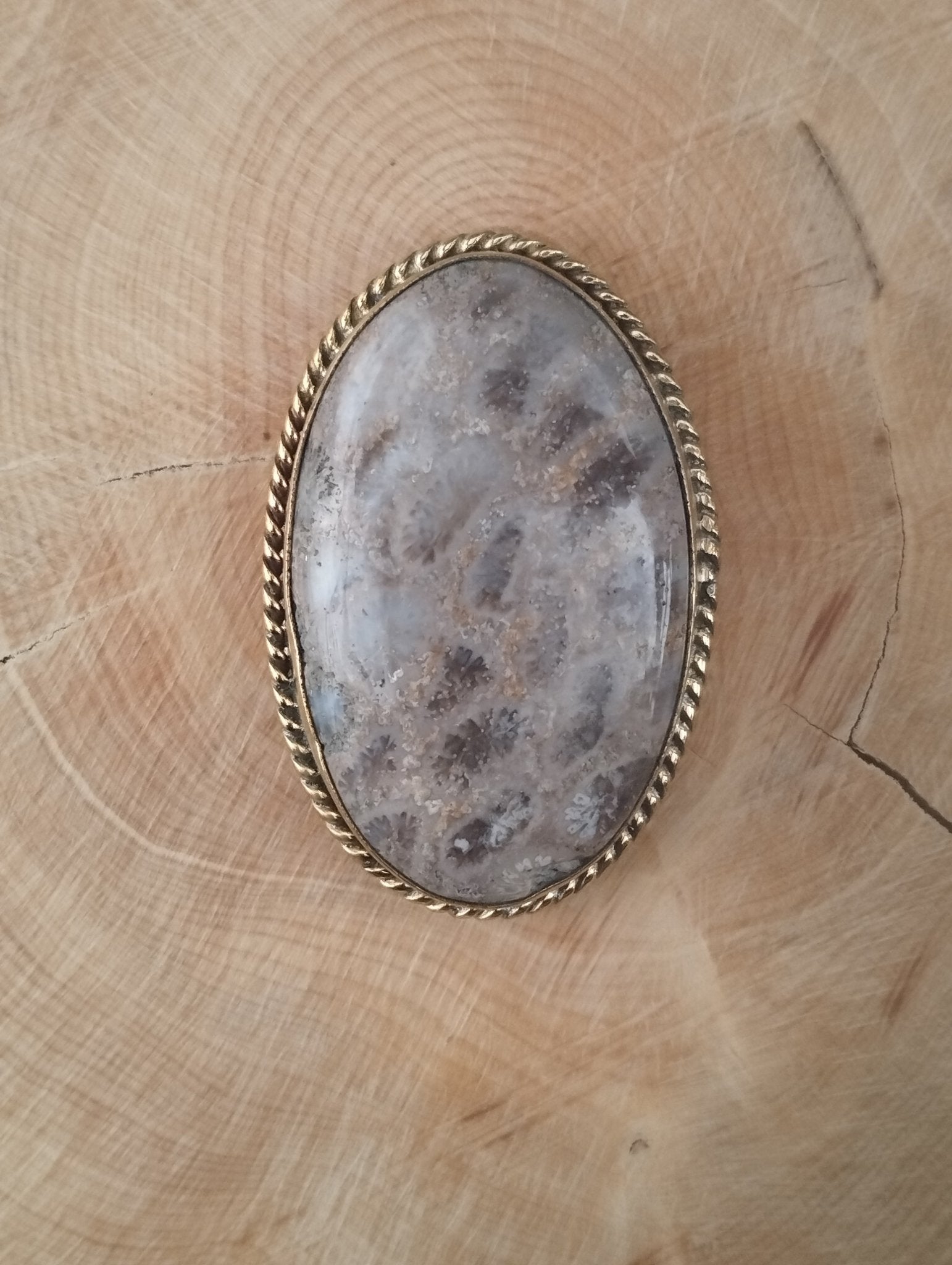 Fossile Corail sertie doré n°D1 (3,6cm x2,4cm) - Solyluna Macramé