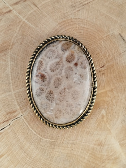 Fossile Corail sertie doré n°D2 (3,6cm x 2,7cm) - Solyluna Macramé