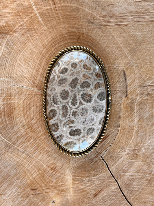 Fossile Corail sertie doré n°D3 (4cm x 2,5cm) - Solyluna Macramé