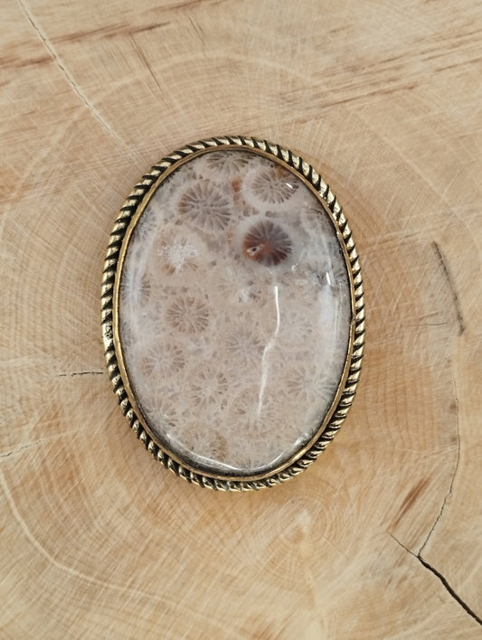 Fossile Corail sertie doré n°D4 (3,6m x 2,7cm) - Solyluna Macramé