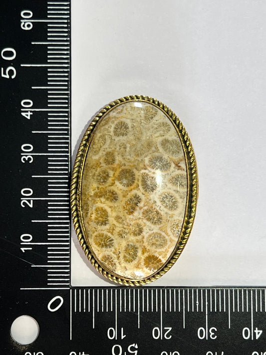 Fossile Corail sertie doré n°D5 (4,2cm x 2,8cm) - Solyluna Macramé