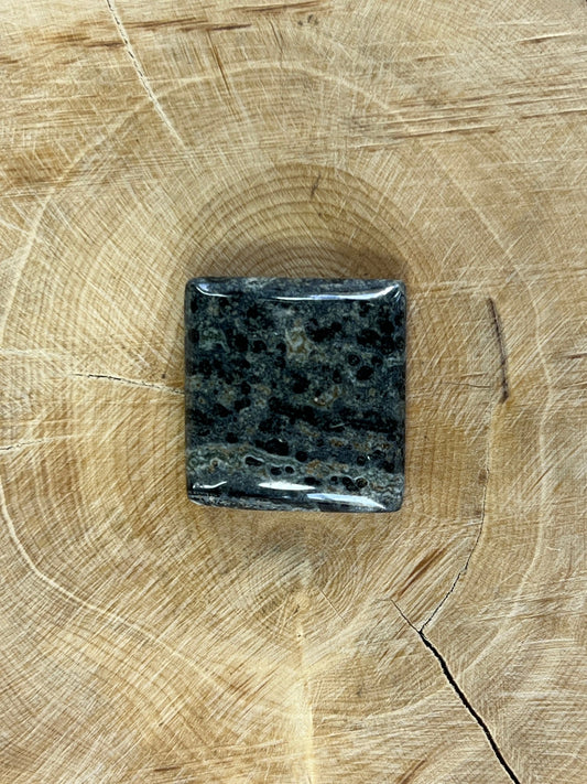 Jaspe Kambaba n°5 (2,3cm x 2,2cm) - Solyluna Macramé