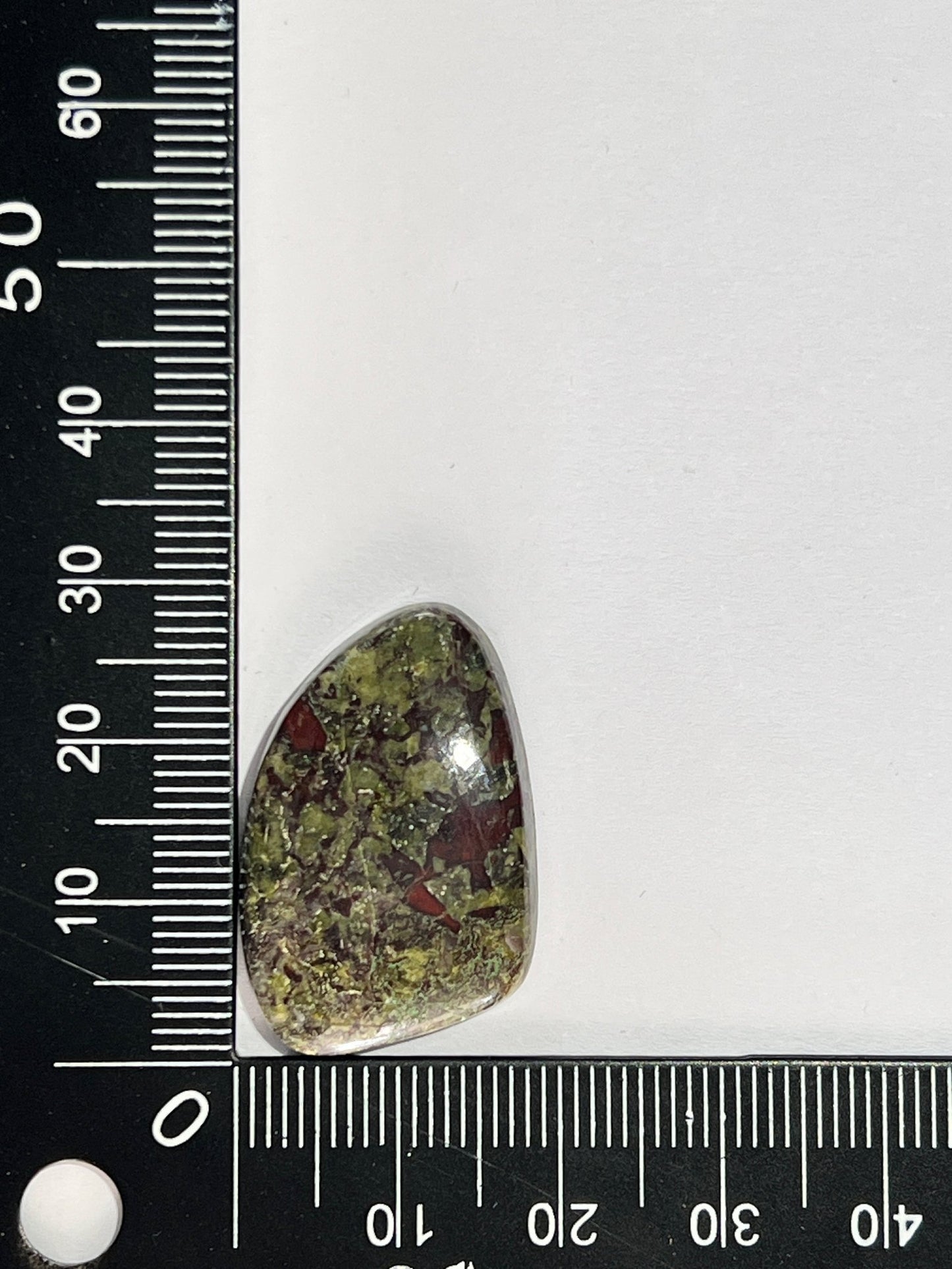 Jaspe Sang De Dragon n°1 (2,9cm x 1,9cm) - Solyluna Macramé