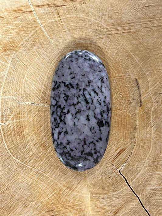 Kämmerérite n°2 (4,4cm x 2,1cm) - Solyluna Macramé