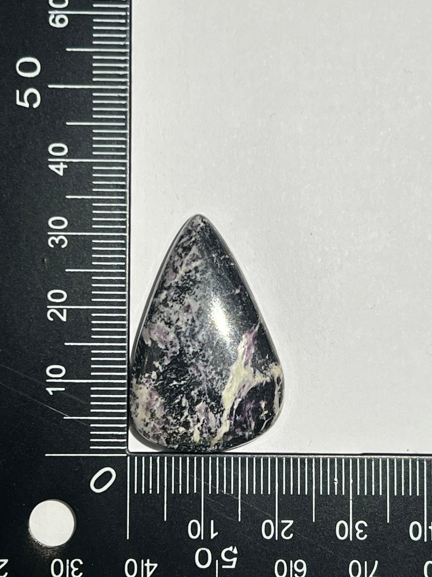 Kämmerérite n°2 (3,3cm x 2,2cm) - Solyluna Macramé