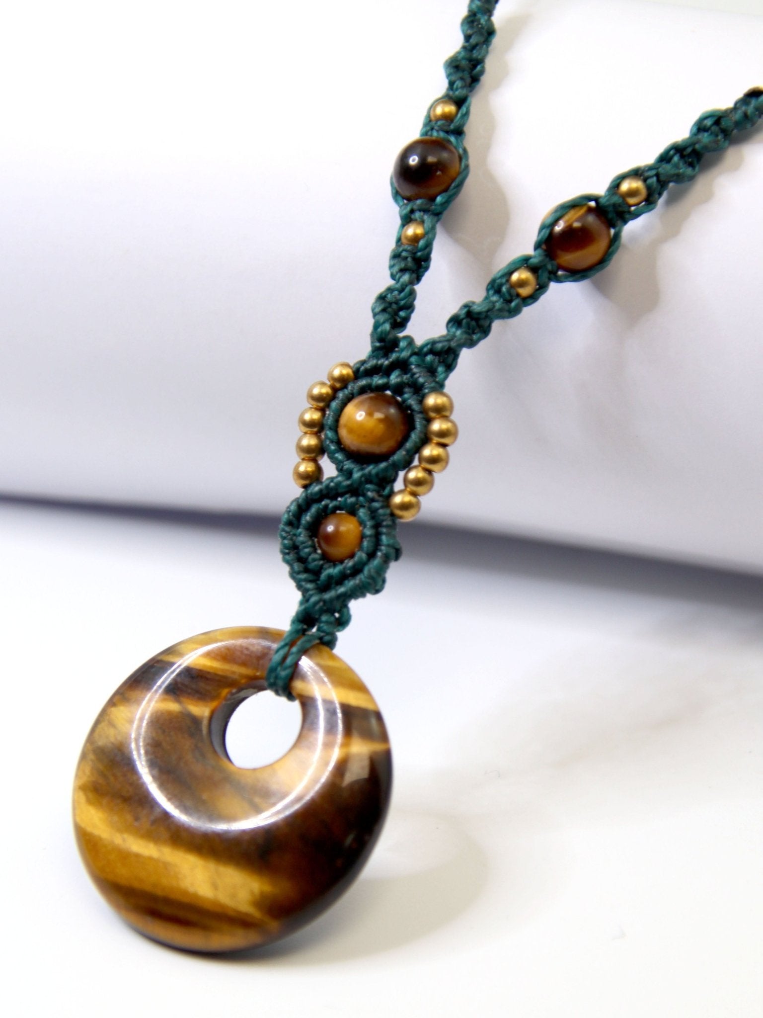 Colliers Artisanaux en Micro Macramé et Pierres Naturelles par Créa'Naïs Colliers Artisanaux en Micro Macramé et Pierres Naturelles par Créa'Naïs