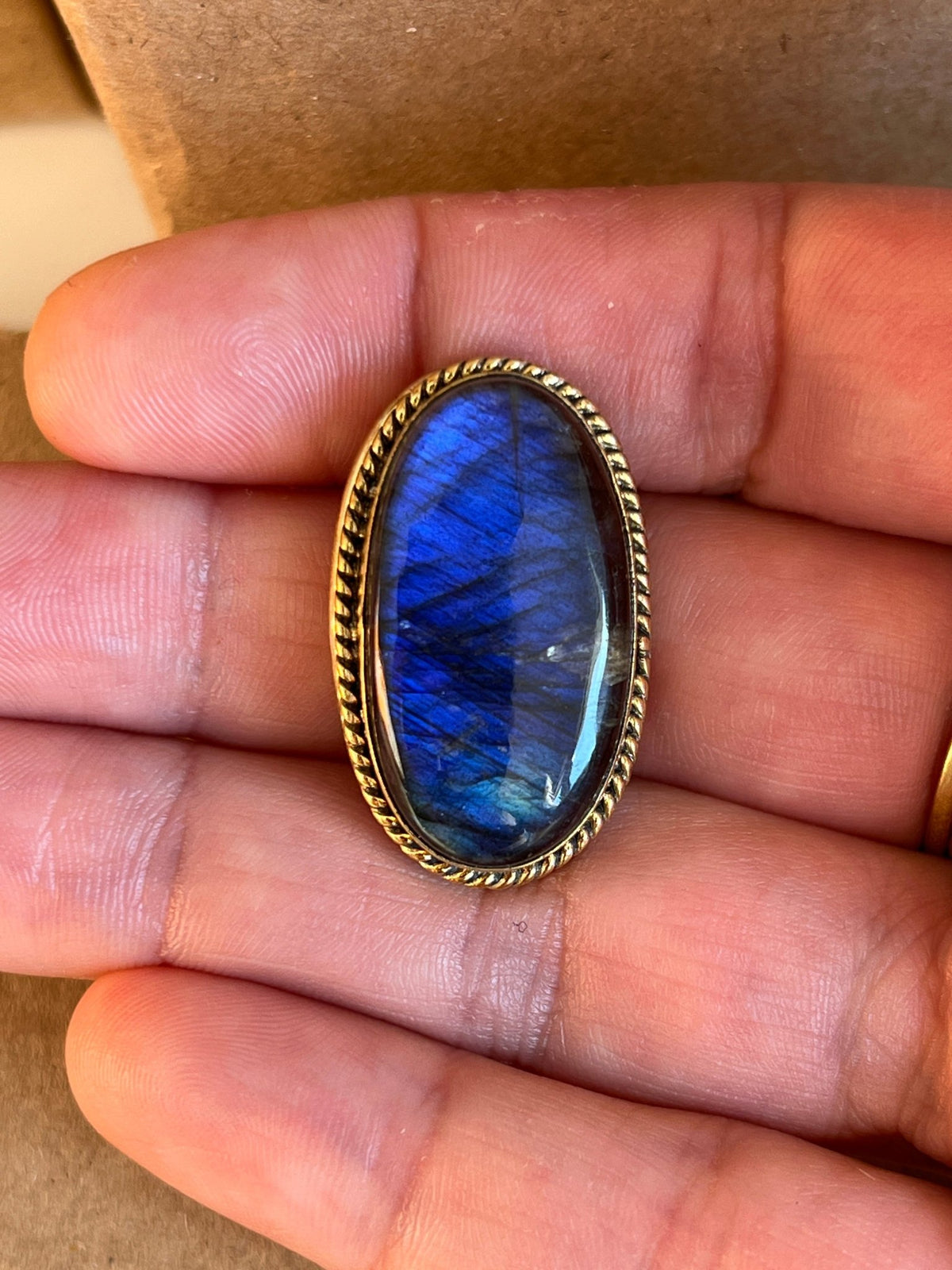 Labradorite sertie doré n°D5 (2,9cm x 1,8cm) - Solyluna Macramé