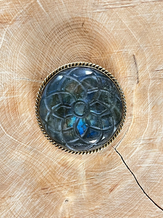 Labradorite sertie doré n°D5 (3,1cm de diamètre) - Solyluna Macramé
