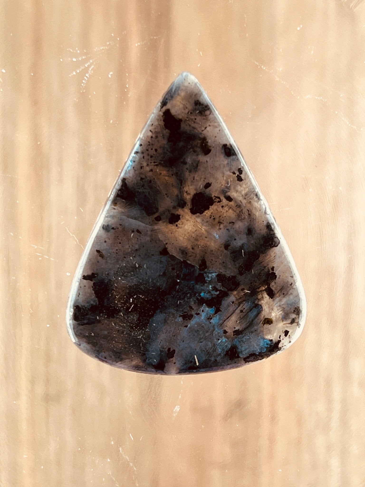 Larvikite n°3 (4,2cm x 3,3cm) - Solyluna Macramé