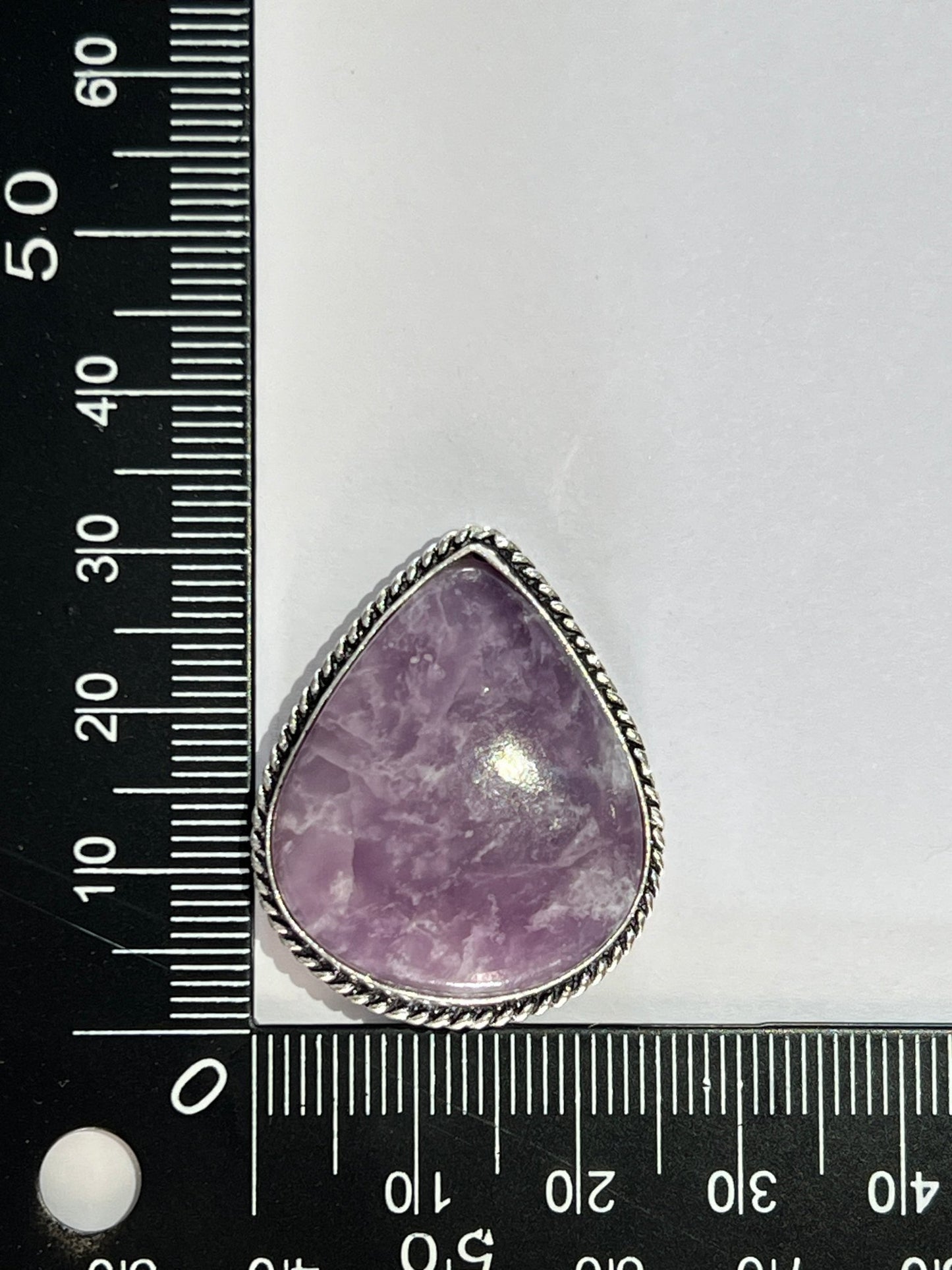 Lépidolite sertie argenté n°A2 (3,1cm x 2,6cm) - Solyluna Macramé
