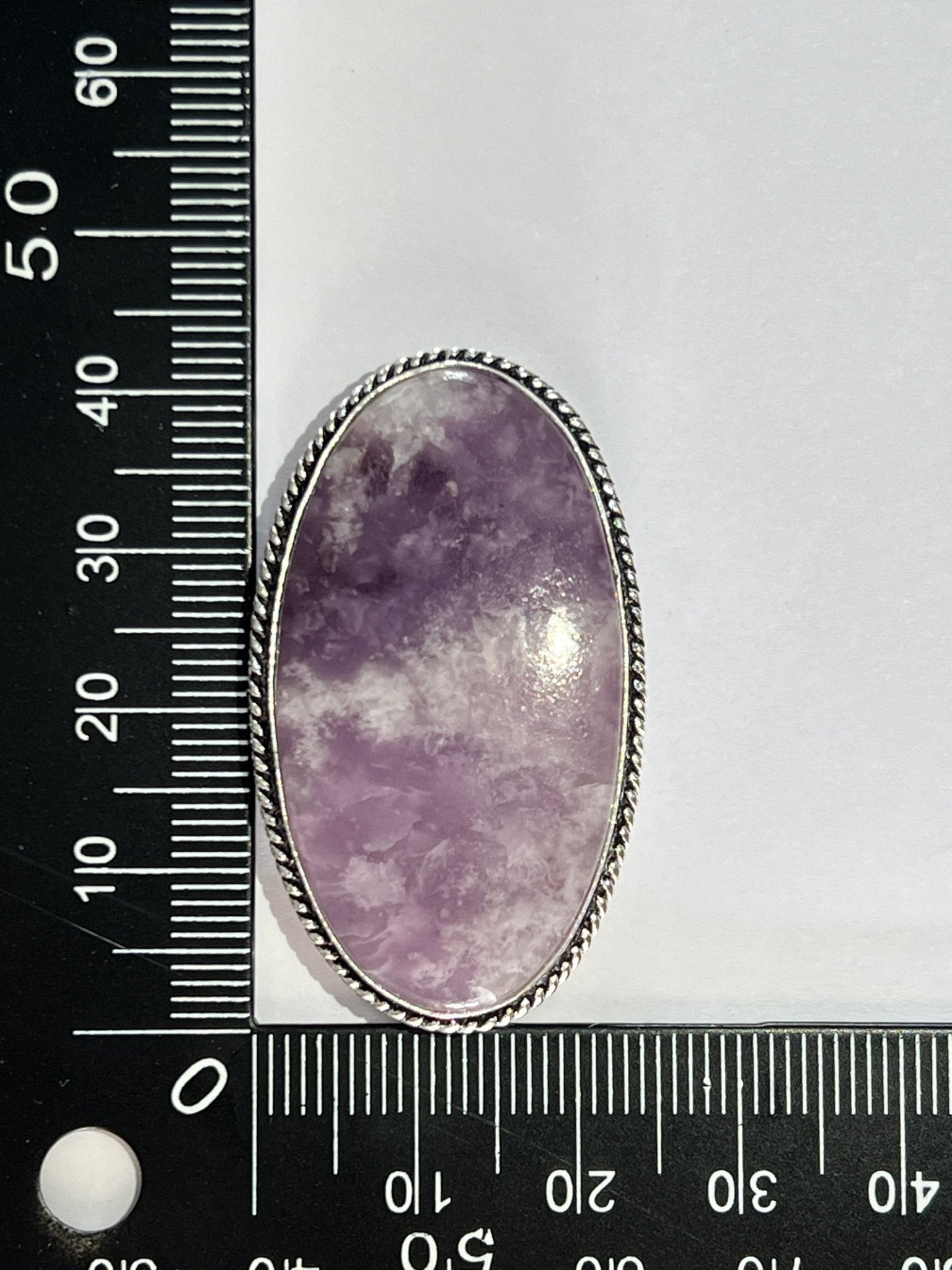 Lépidolite sertie argenté n°A5 (4,2cm x 2,5cm) - Solyluna Macramé