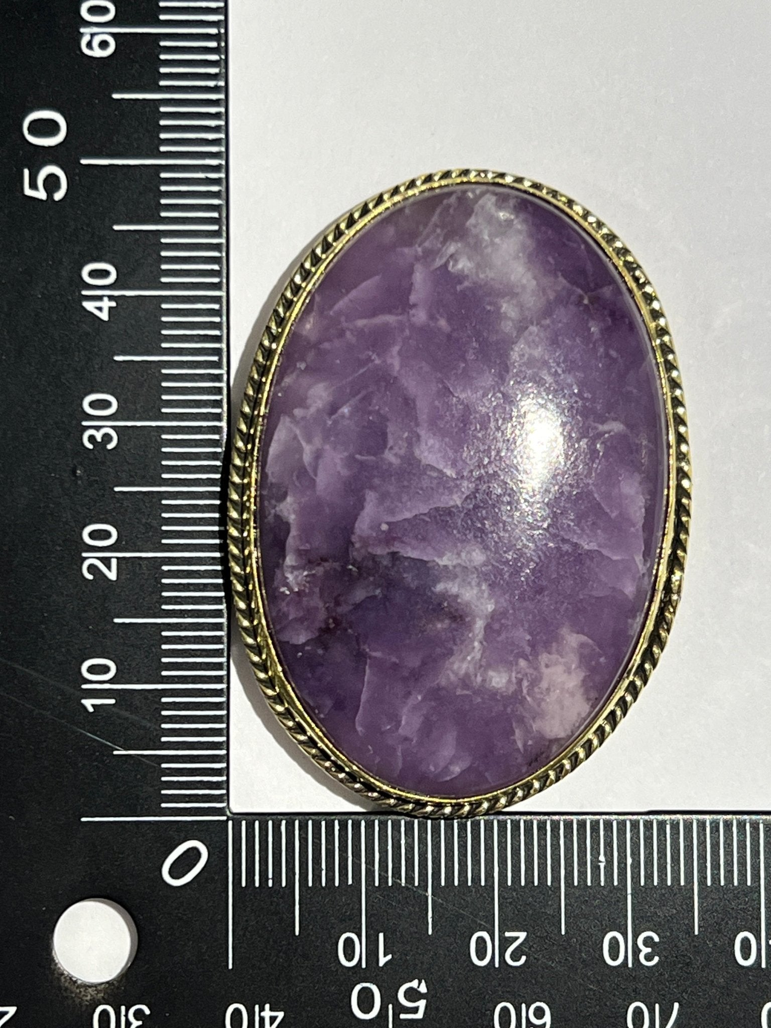 Lépidolite sertie doré n°D1 (4,8cm x 3,3cm) - Solyluna Macramé