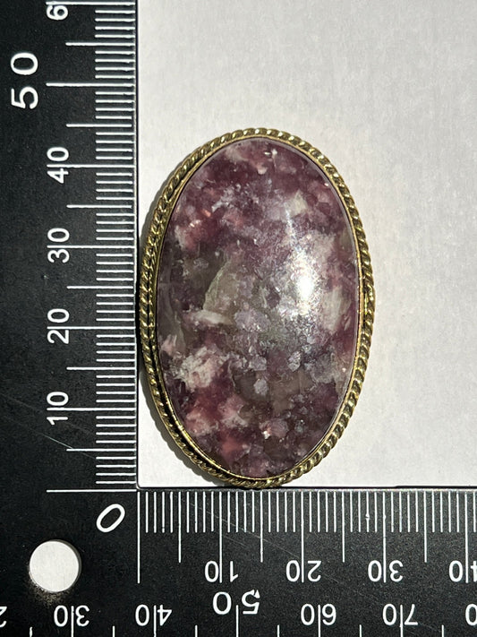 Lépidolite sertie doré n°D2 (4,4cm x 2,9cm) - Solyluna Macramé