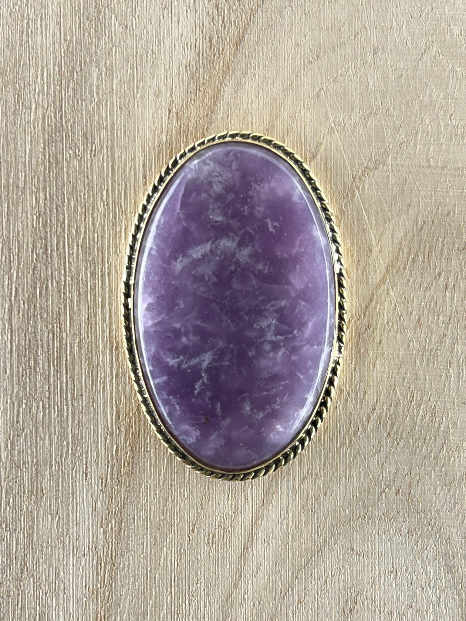 Lépidolite sertie doré n°D2 (4,4cm x 2,9cm) - Solyluna Macramé