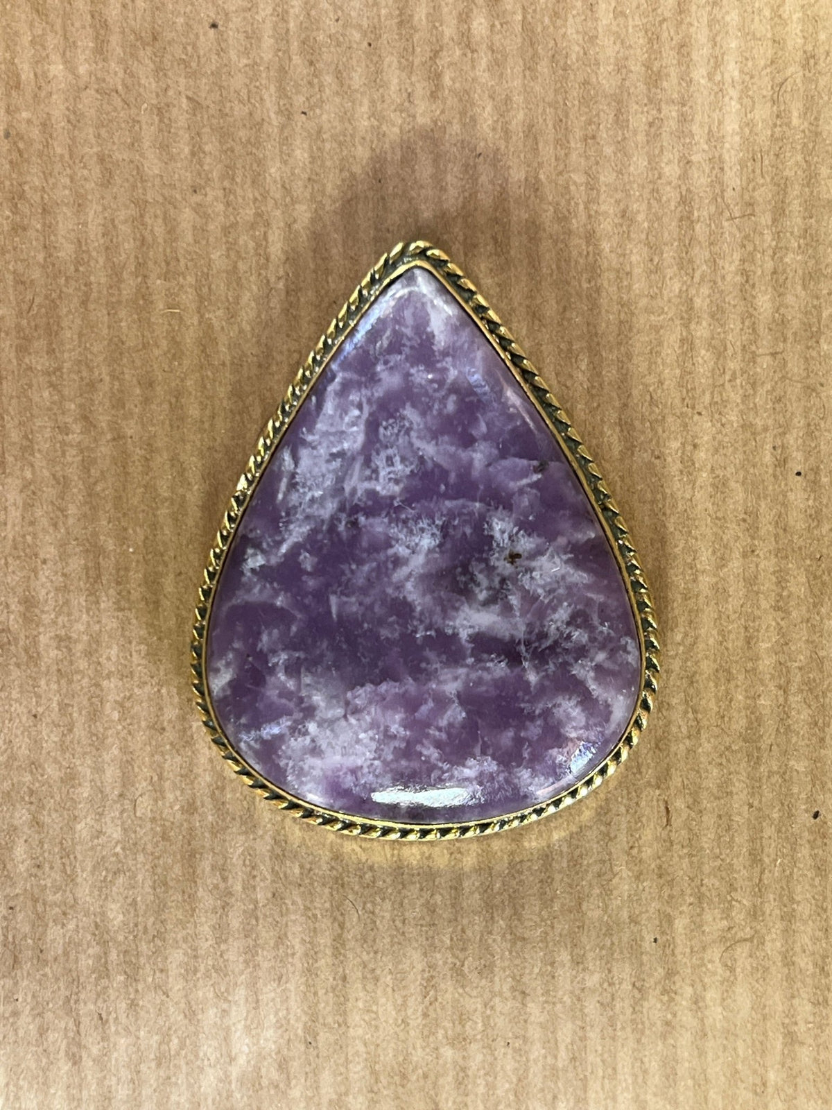Lépidolite sertie doré n°D3 (4,1cm x 3,2cm) - Solyluna Macramé