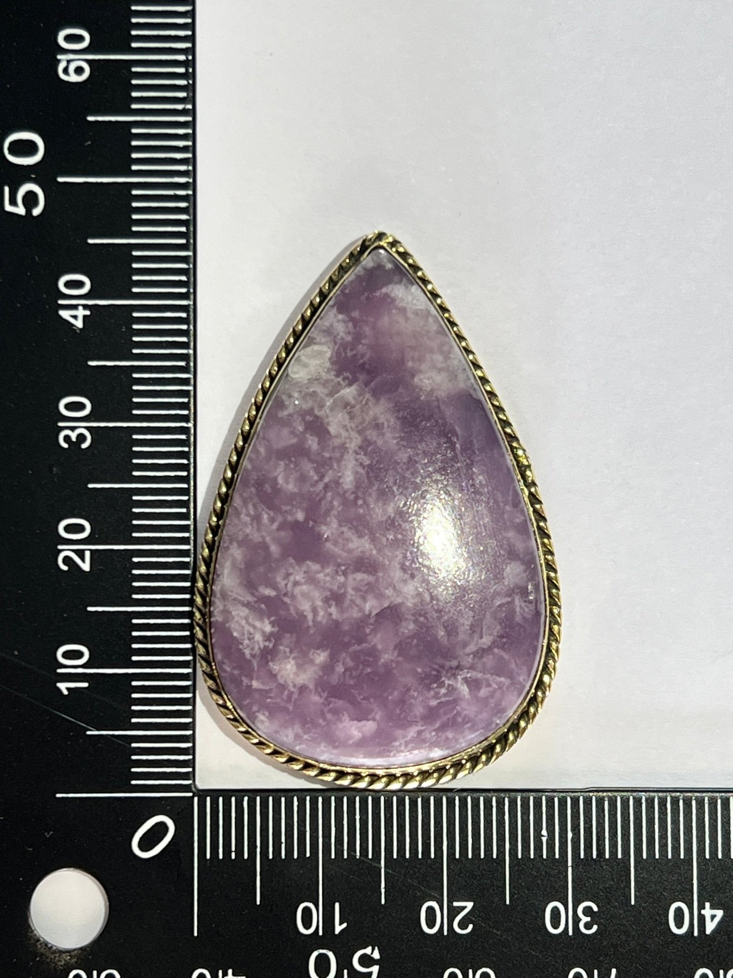 Lépidolite sertie doré n°D5 (4,6cm x 3cm) - Solyluna Macramé